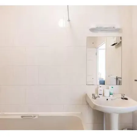 Rooftop Hidden Gem منزل للإقامة